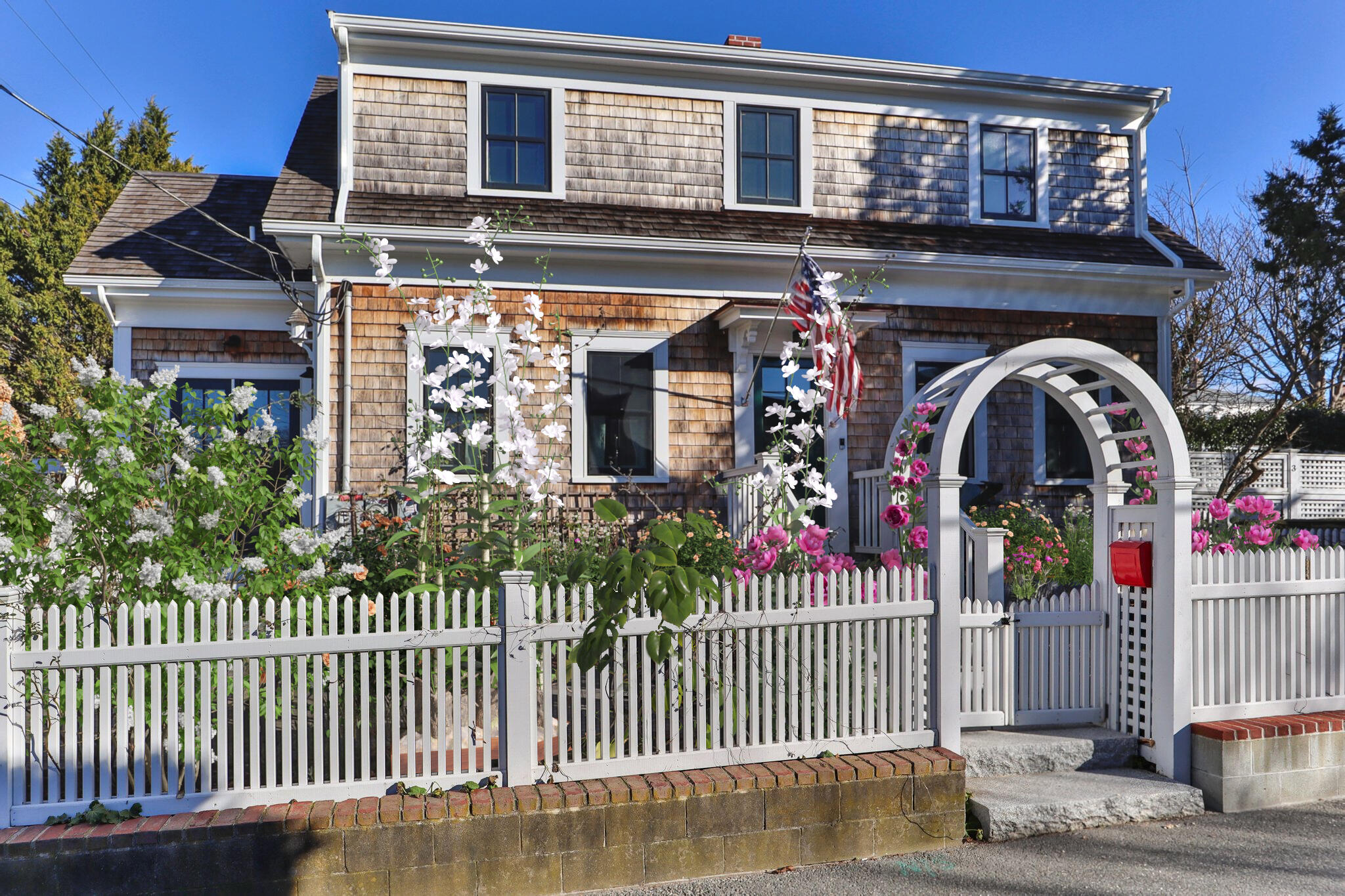 7 Conway Street, Provincetown, Massachusetts 02657, 2 Bedrooms Bedrooms, 4 Rooms Rooms,2 BathroomsBathrooms,Residential,For Sale,7 Conway Street,22400063