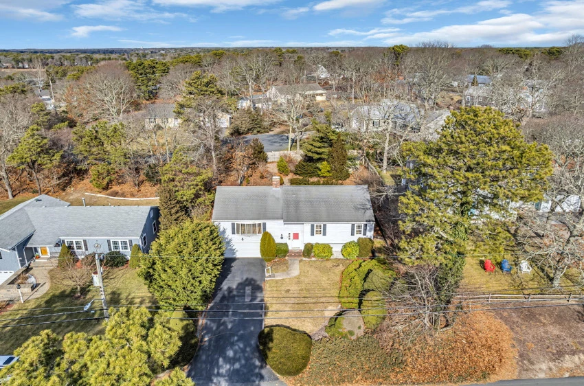 76 Great Western Road, South Yarmouth, Massachusetts 02664, 4 Bedrooms Bedrooms, 6 Rooms Rooms,3 BathroomsBathrooms,Residential,For Sale,76 Great Western Road,22400599