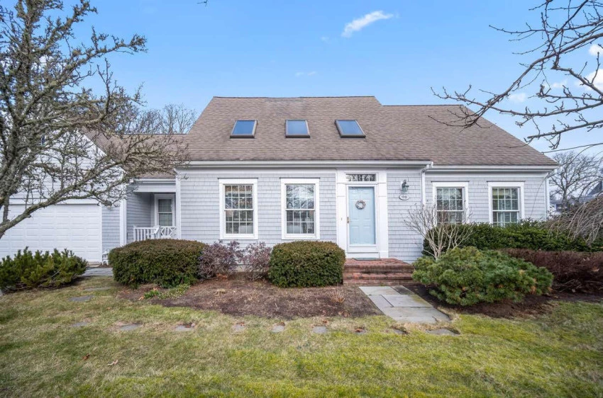 98 Orleans Road, North Chatham, Massachusetts 02650, 3 Bedrooms Bedrooms, 10 Rooms Rooms,3 BathroomsBathrooms,Residential,For Sale,98 Orleans Road,22401221
