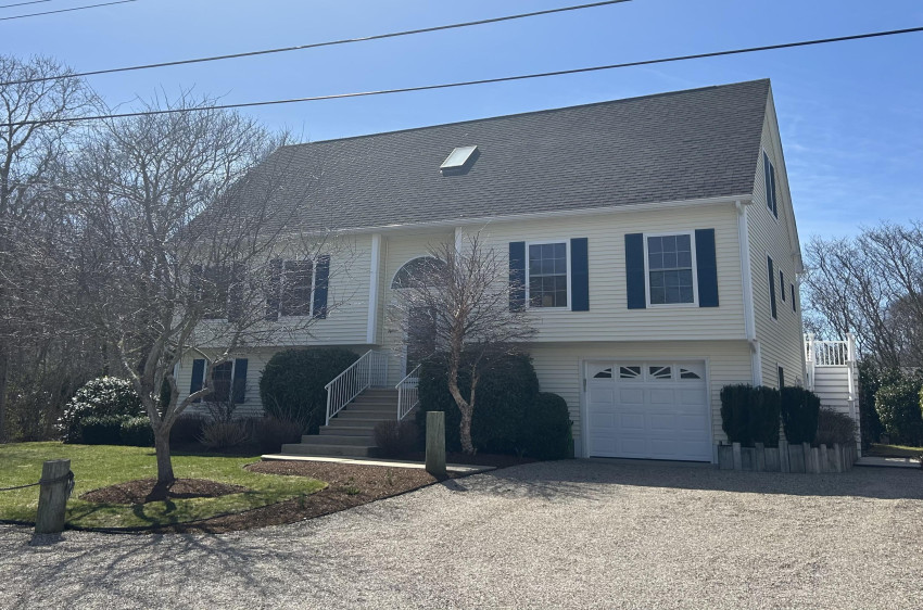 15 Lyndale Road, South Yarmouth, Massachusetts 02664, 4 Bedrooms Bedrooms, 11 Rooms Rooms,4 BathroomsBathrooms,Residential,For Sale,15 Lyndale Road,22401377