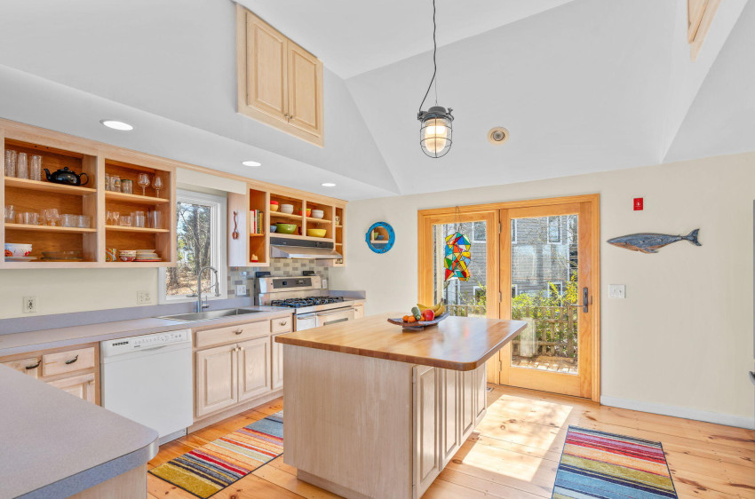 15 Somerset Road, Provincetown, Massachusetts 02657, 4 Bedrooms Bedrooms, 7 Rooms Rooms,2 BathroomsBathrooms,Residential,For Sale,15 Somerset Road,22401440