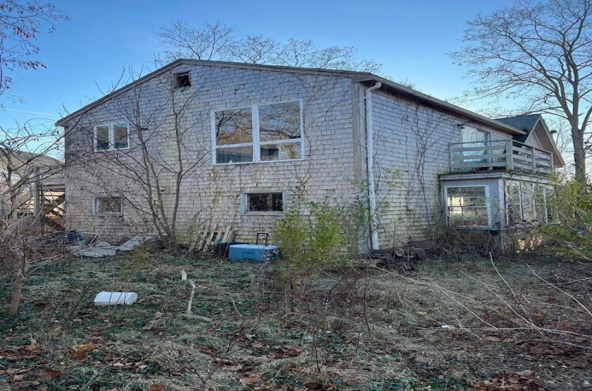 33 Conant Street, Provincetown, Massachusetts 02657, 7 Bedrooms Bedrooms, 11 Rooms Rooms,2 BathroomsBathrooms,Residential Income,For Sale,33 Conant Street,22401588