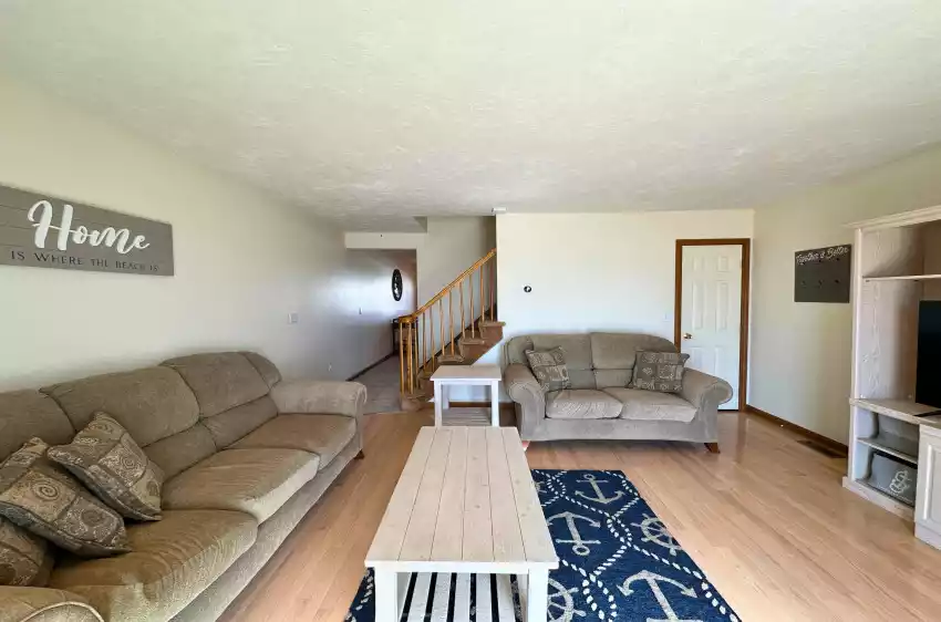 60 Broadway Street # 14, West Yarmouth, Massachusetts 02673, 2 Bedrooms Bedrooms, 4 Rooms Rooms,1 BathroomBathrooms,Residential Lease,For Rent,60 Broadway Street # 14,22401611