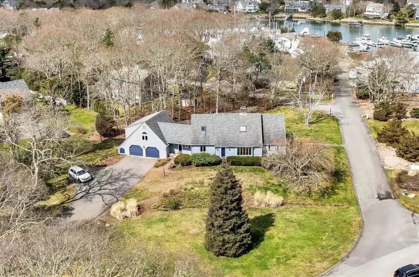 24 Fiddlers Cove Road, North Falmouth, Massachusetts 02556, 5 Bedrooms Bedrooms, 7 Rooms Rooms,3 BathroomsBathrooms,Residential,For Sale,24 Fiddlers Cove Road,22401622