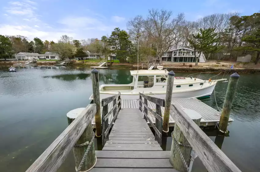 112 Wading Place Road, Mashpee, Massachusetts 02649, 5 Bedrooms Bedrooms, 7 Rooms Rooms,5 BathroomsBathrooms,Residential,For Sale,112 Wading Place Road,22401996