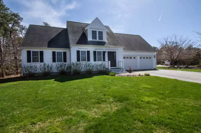 3 Doves Wing Road, South Yarmouth, Massachusetts 02664, 3 Bedrooms Bedrooms, 7 Rooms Rooms,2 BathroomsBathrooms,Residential,For Sale,3 Doves Wing Road,22402042